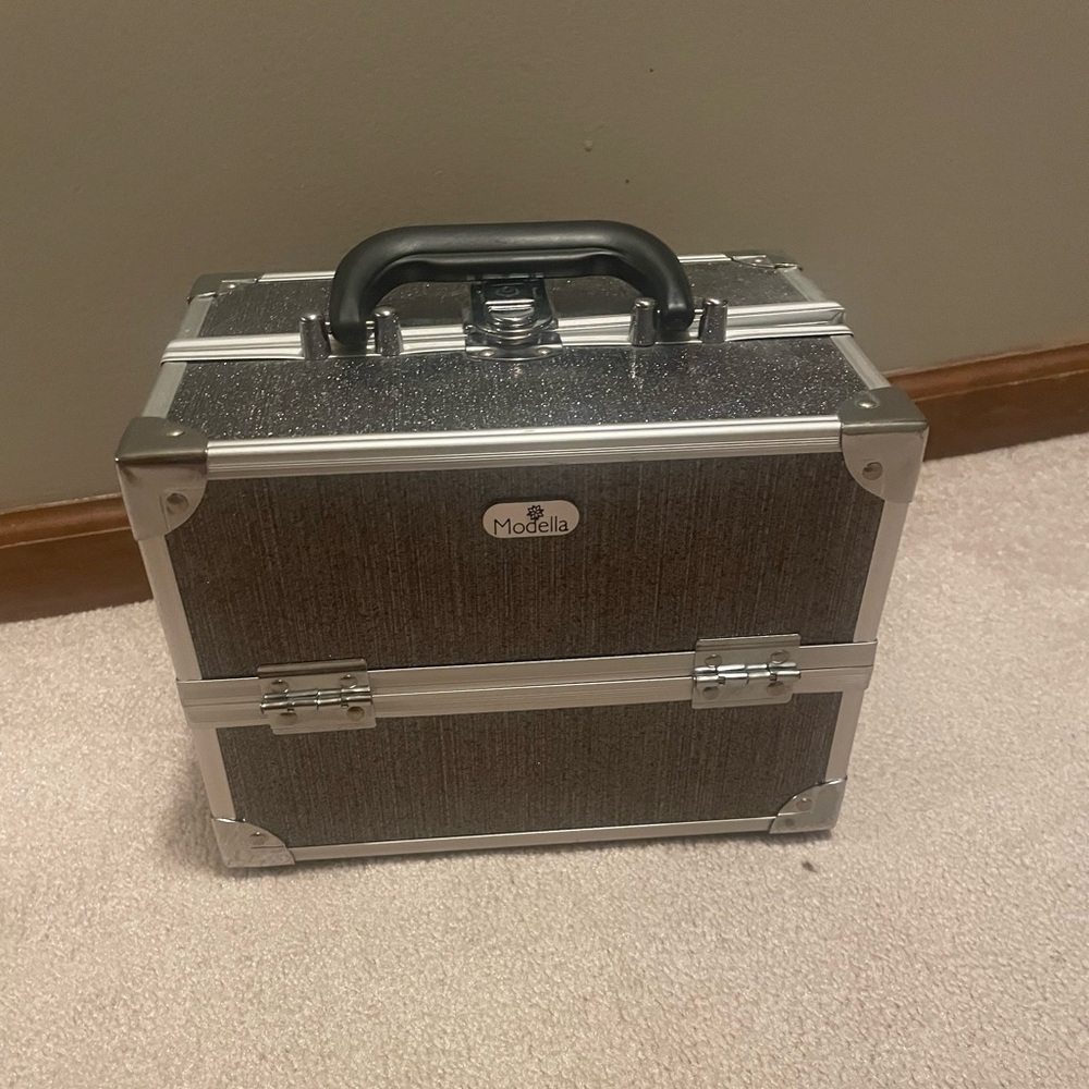 Silver sparkly makeup caboodle